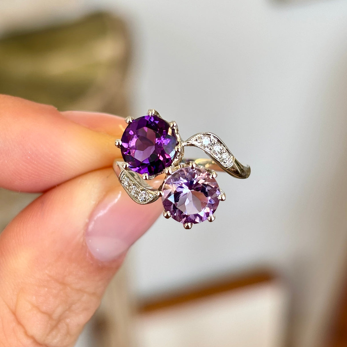 Contemporary amethyst toi et moi ring