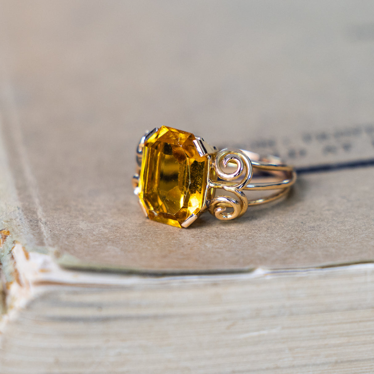 sVintage, 1940s citrine cocktail ring side