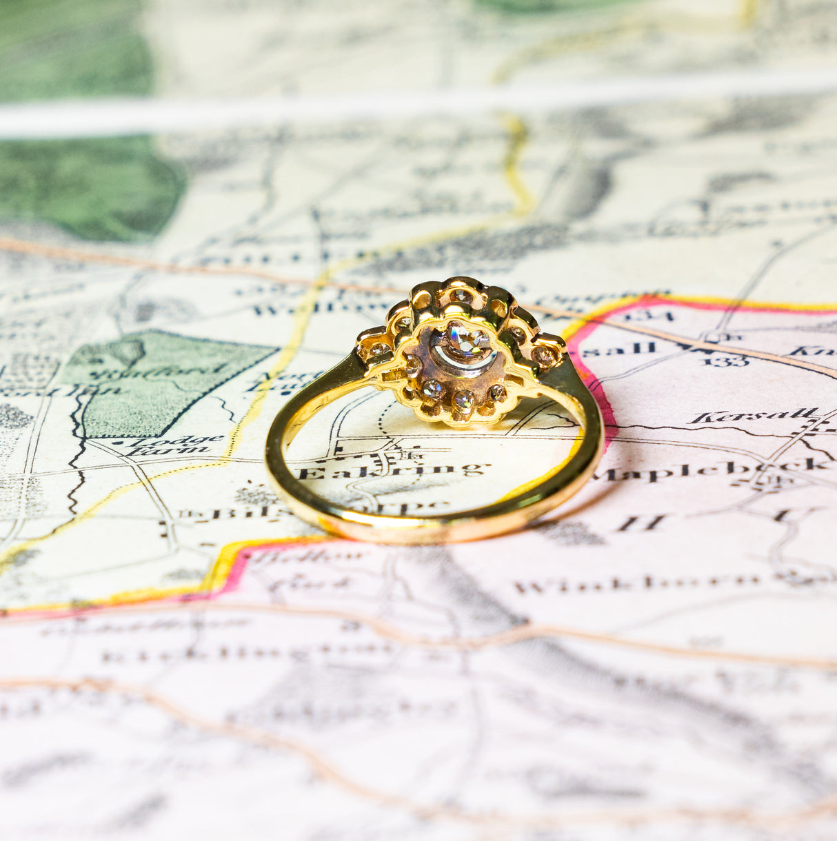 Antique, Belle Époque diamond cluster engagement ring, 18ct yellow gold and platinum back