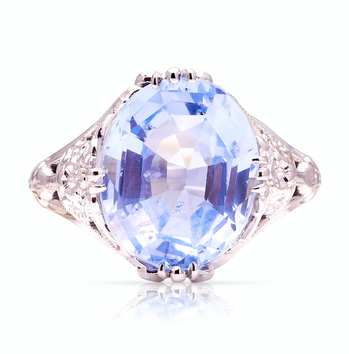 Vintage, antique 1940s sapphire engagement ring