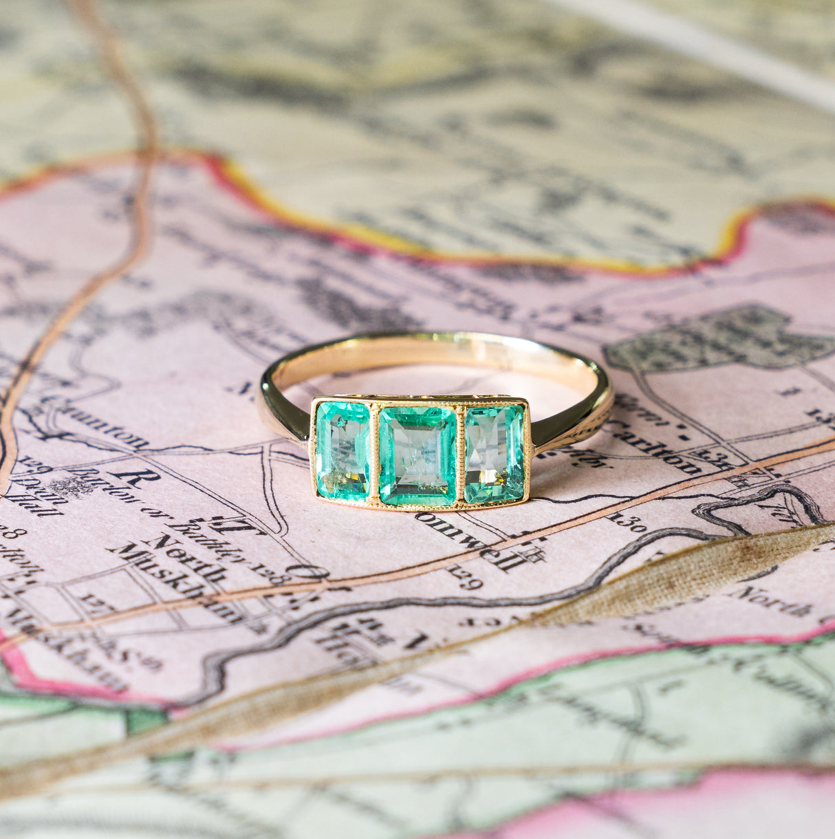 Vintage, 1930s three-stone emerald ring front