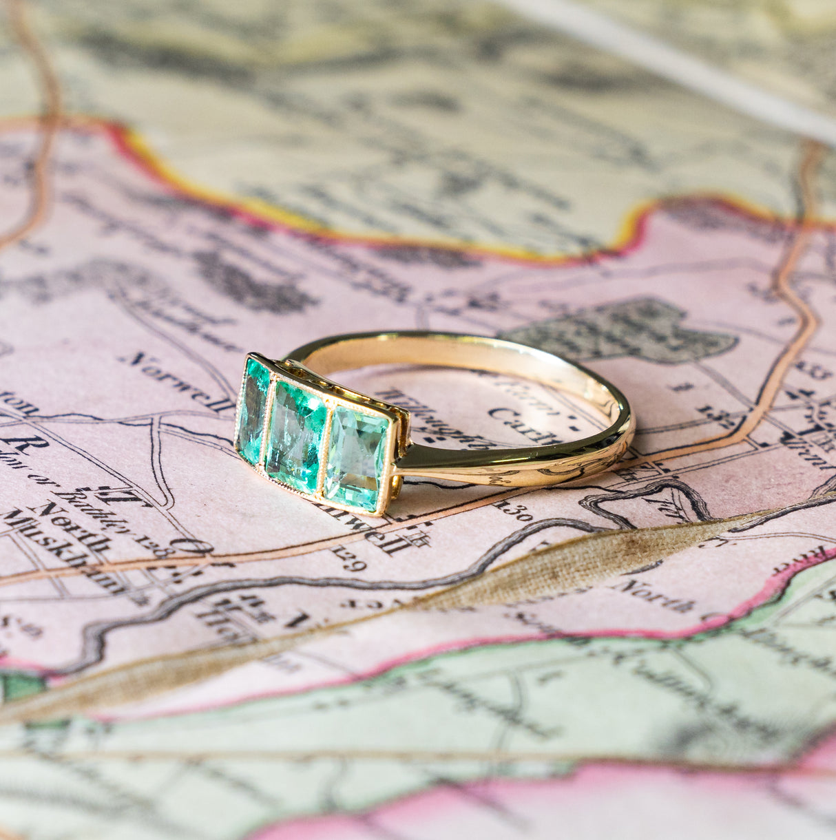 Vintage, 1930s three-stone emerald ring side