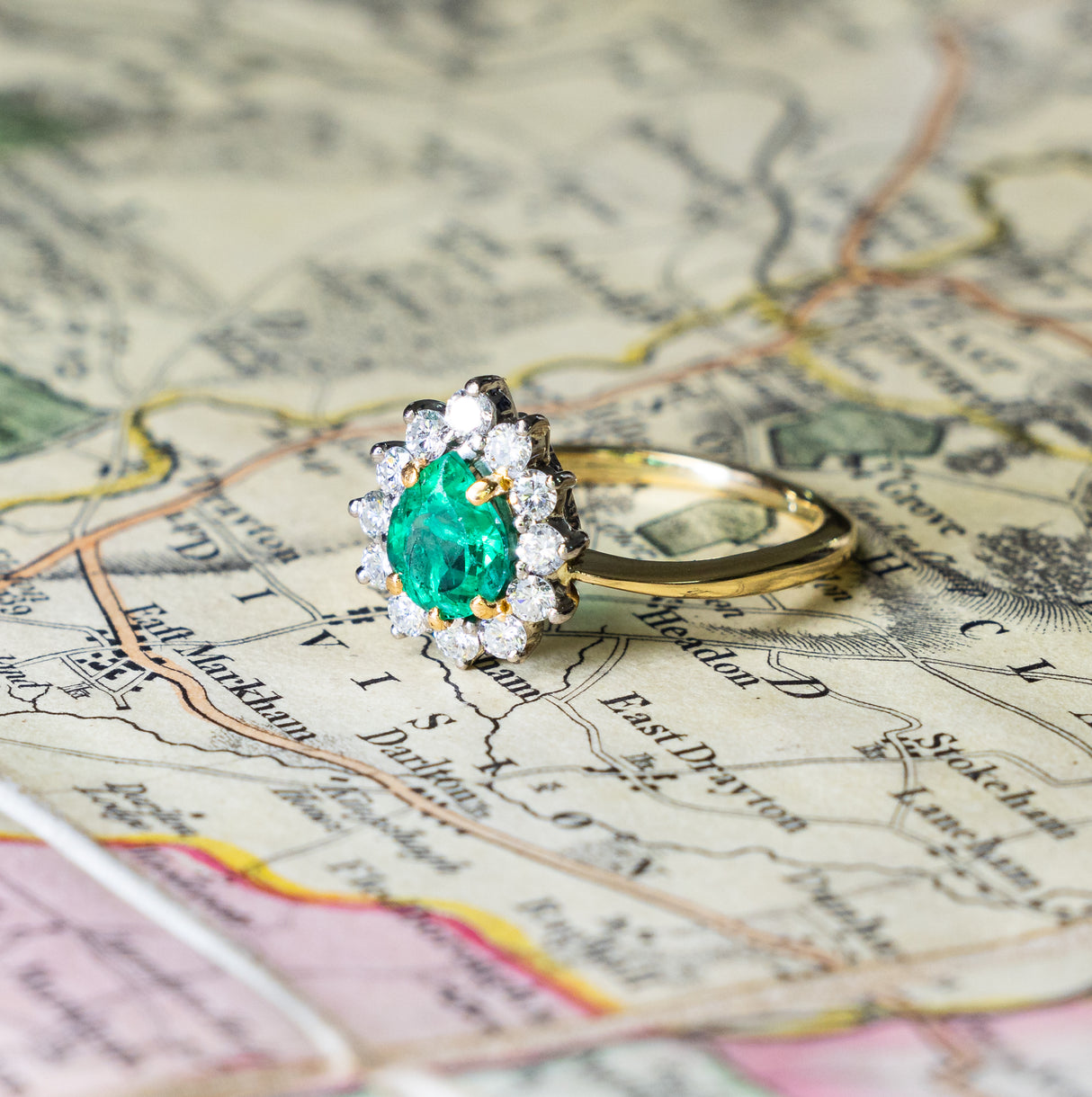 Vintage, 1980s pear-cut emerald & diamond cluster ring side
