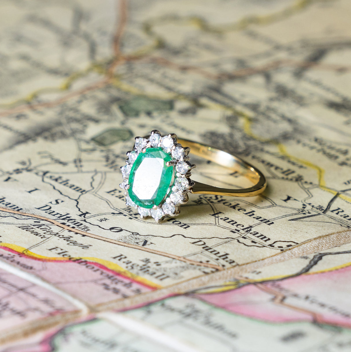 Vintage, 1990s emerald & diamond cluster ring side