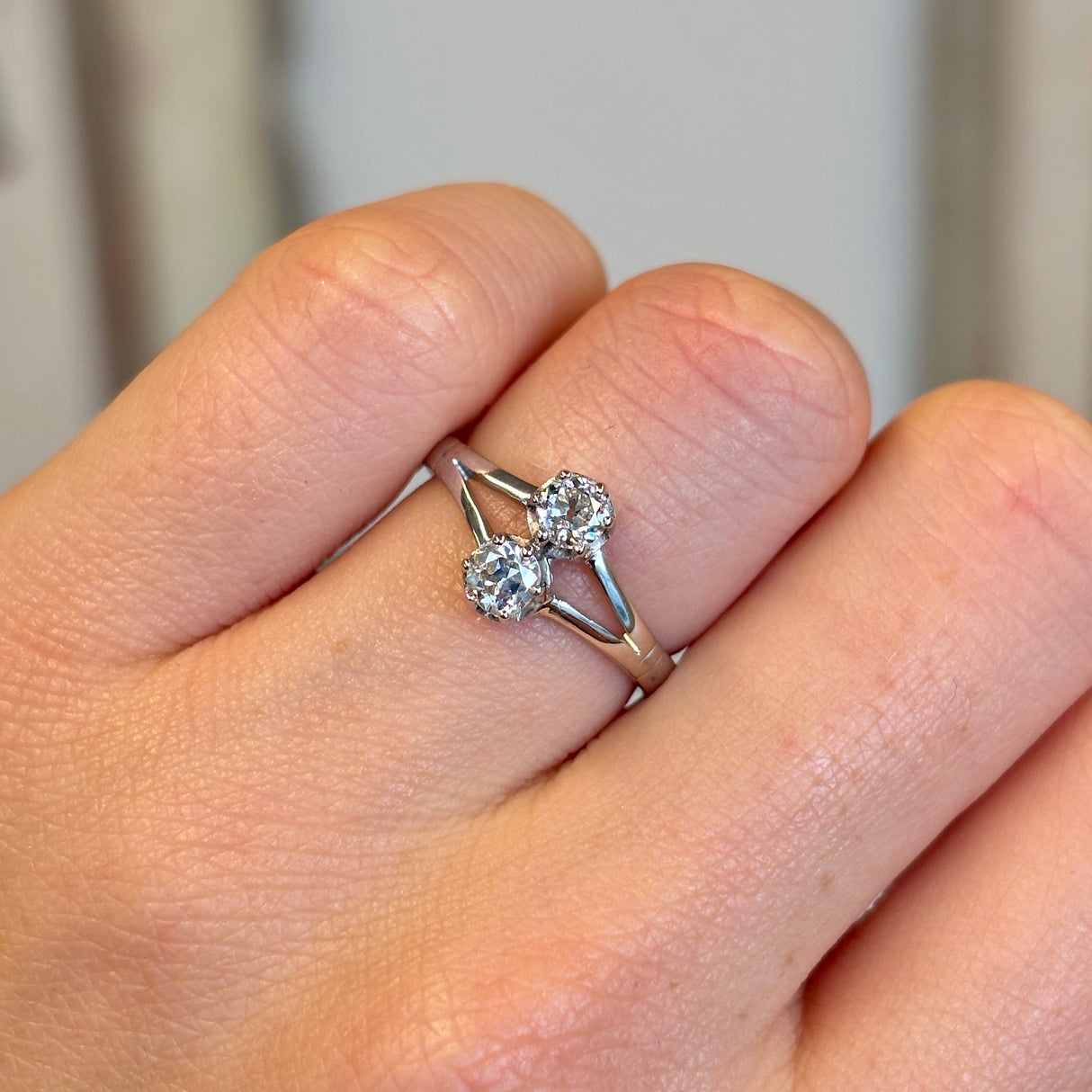 Vintage, Art Deco toi et moi diamond engagement ring