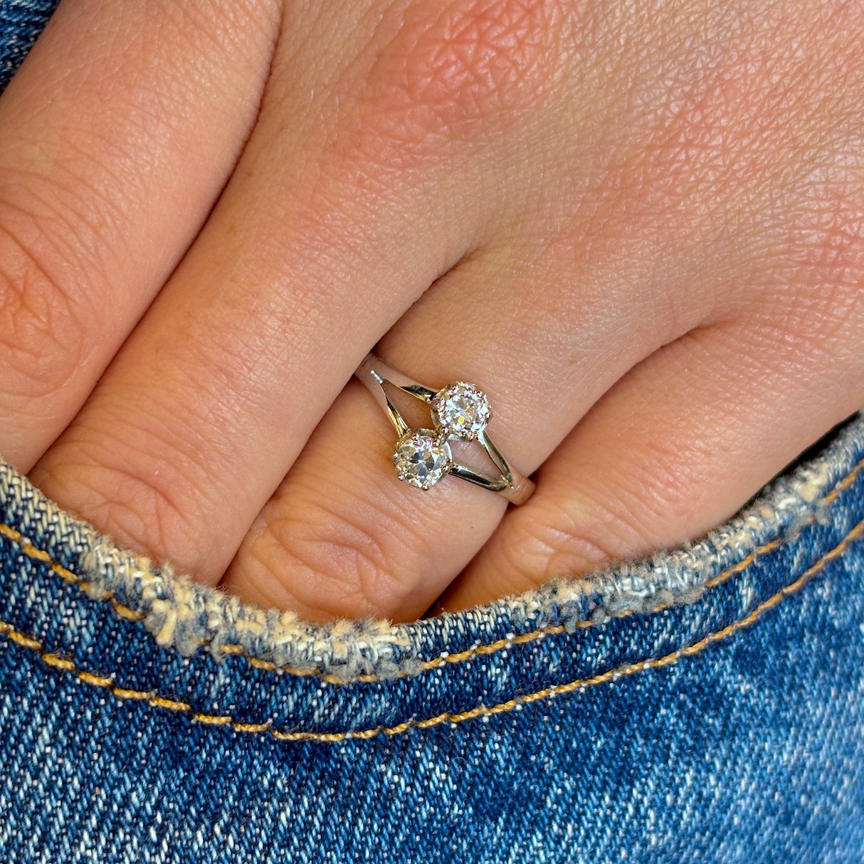 Vintage, Art Deco toi et moi diamond engagement ring