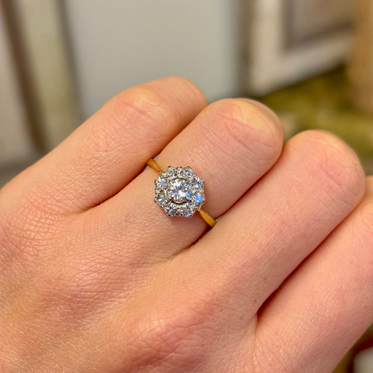 Vintage, Art Deco diamond daisy cluster ring