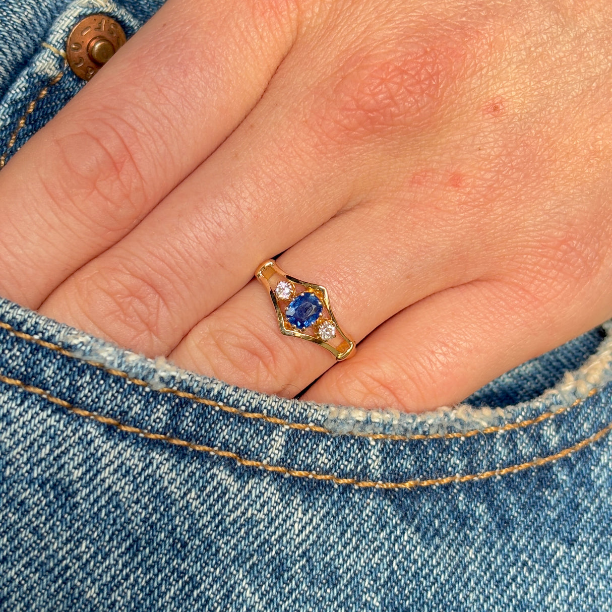 Vintage, 1940s sapphire & diamond ring