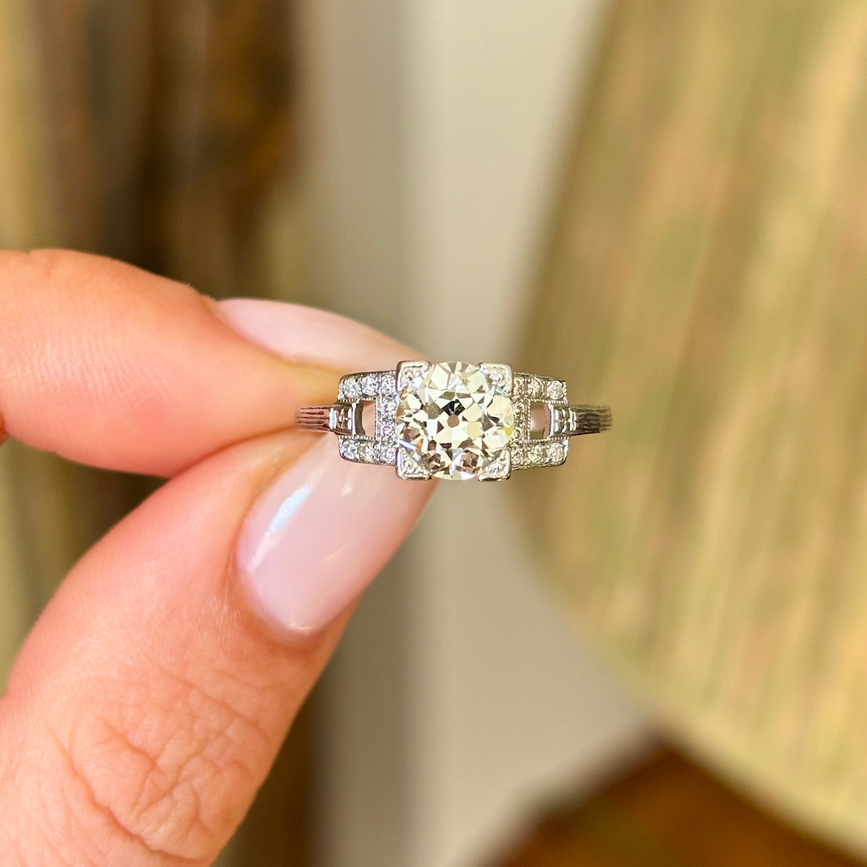 Vintage, Art Deco diamond engagement ring