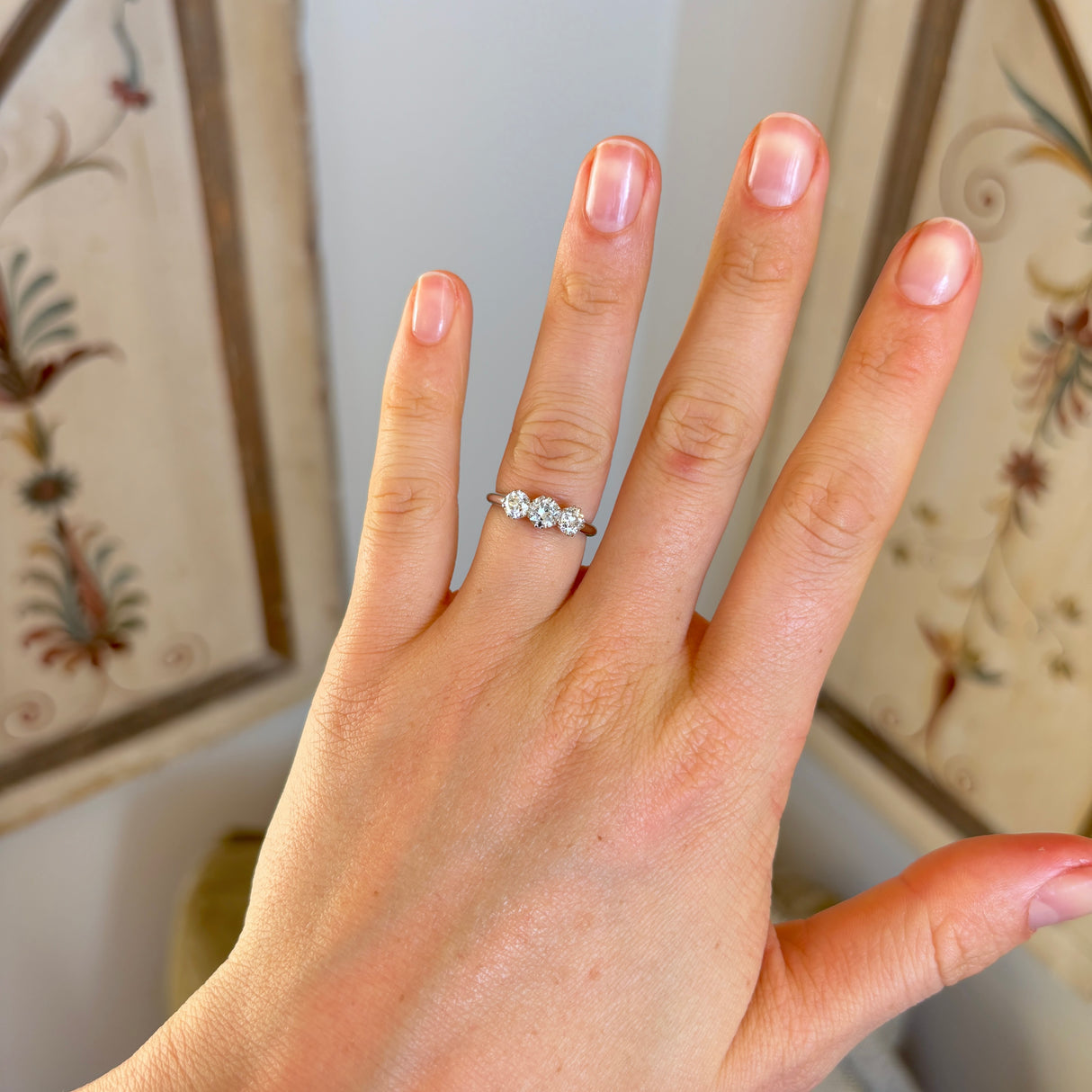 Vintage, 1930s three-stone diamond ring