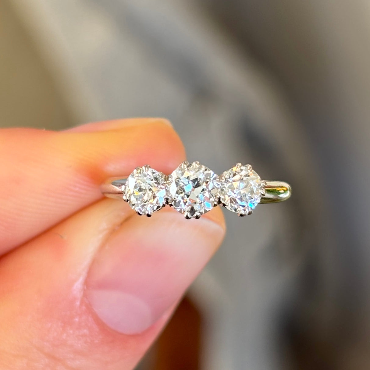 Vintage, 1930s three-stone diamond ring
