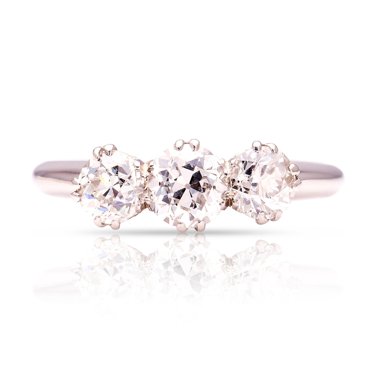 Vintage, 1930s three-stone diamond ring