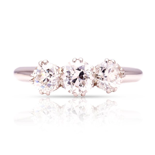 Vintage, 1930s three-stone diamond ring