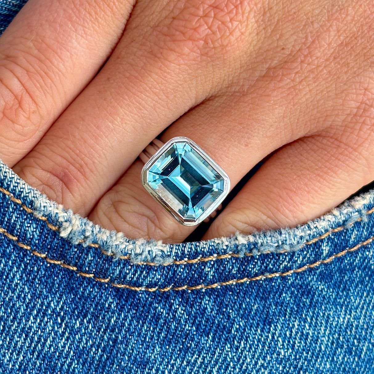 Vintage, 8ct aquamarine single-stone ring