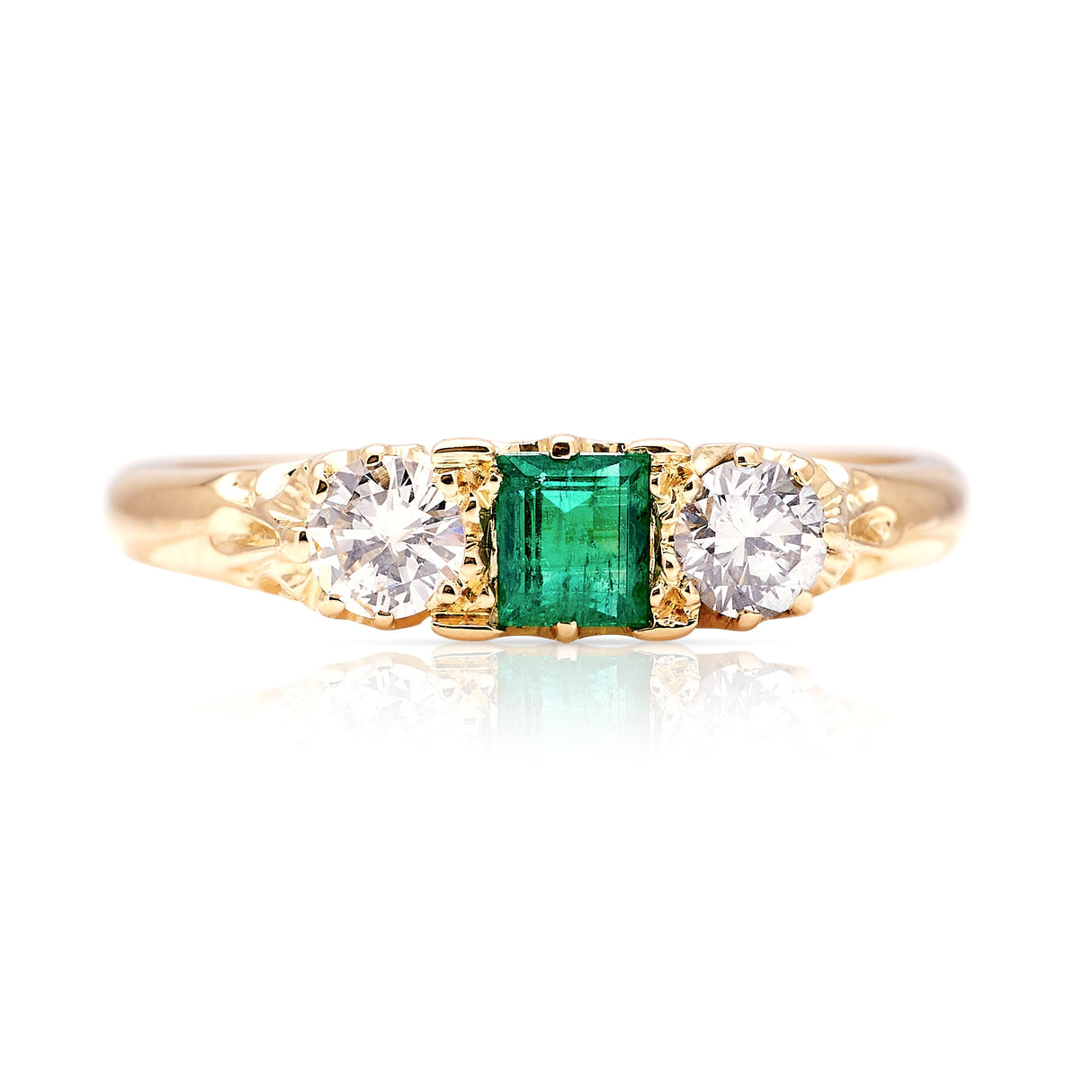 Antique, Edwardian emerald & diamond three-stone ring