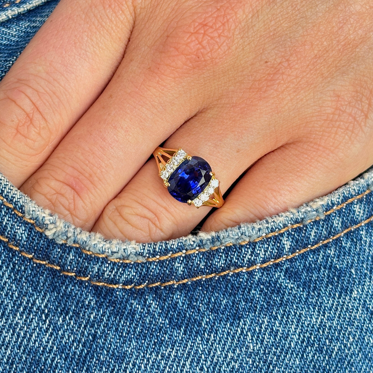 Vintage, 1970s 4ct sapphire & diamond ring