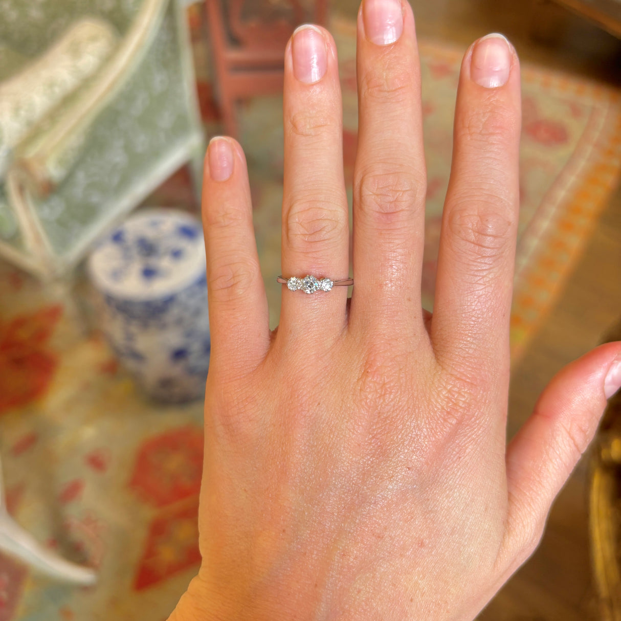 Vintage, 1930s three-stone diamond ring