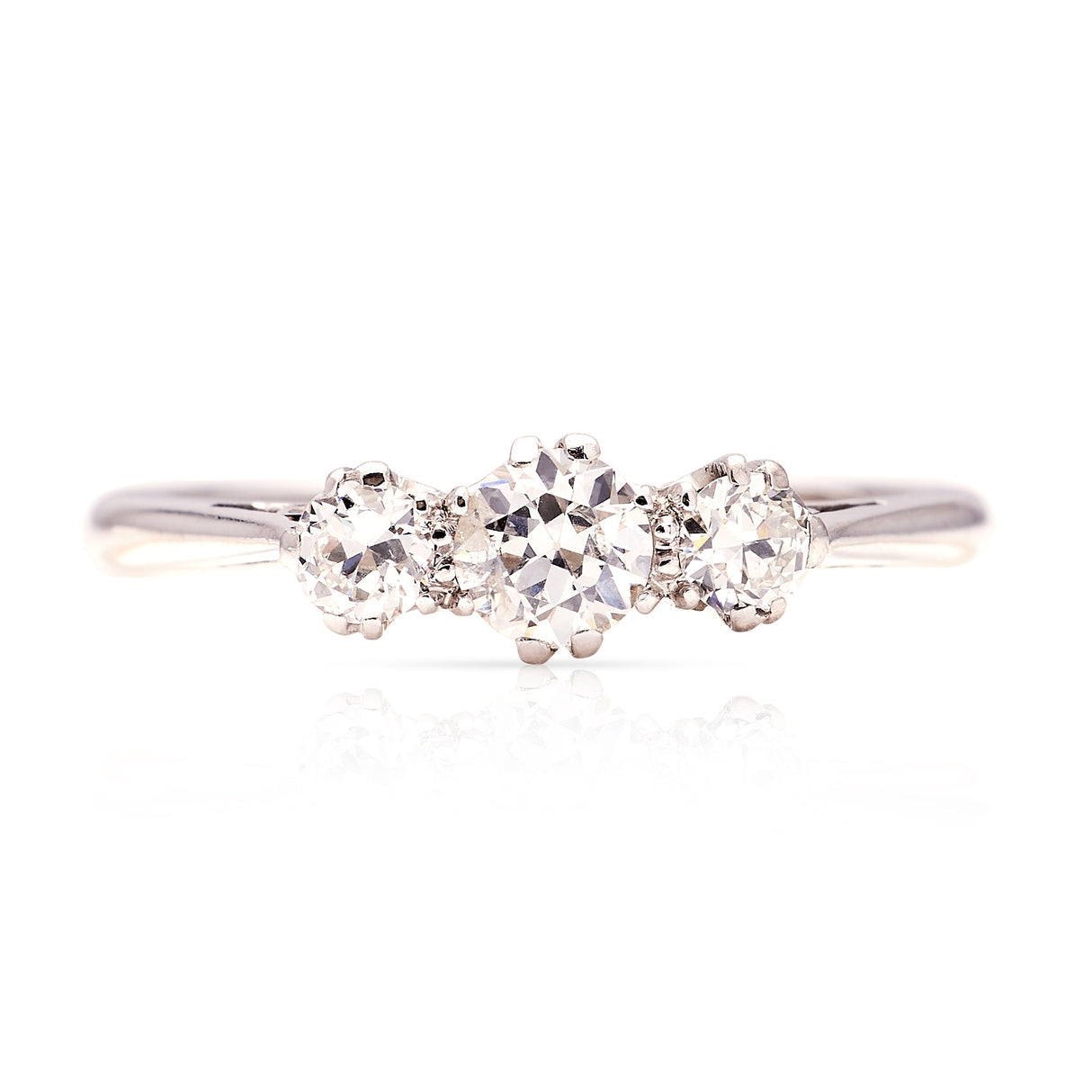 Vintage, 1930s three-stone diamond ring
