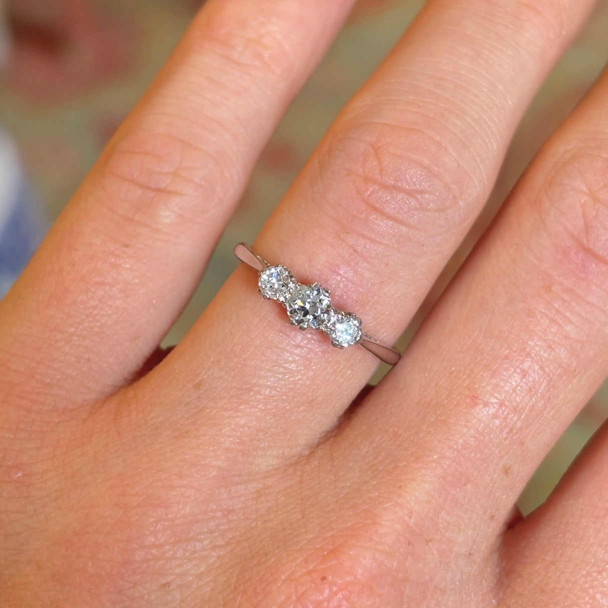 Vintage, 1930s three-stone diamond ring