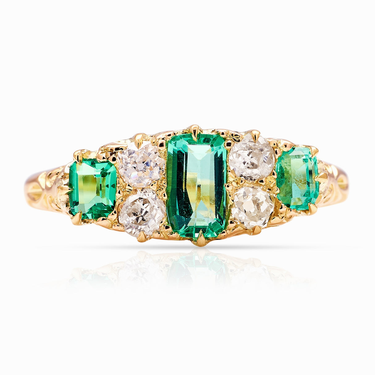 Antique, Edwardian emerald & diamond ring