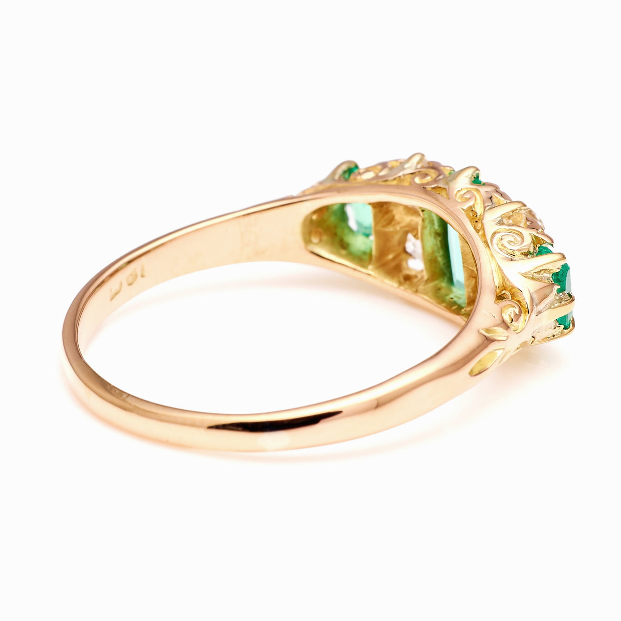 Antique, Edwardian emerald & diamond ring
