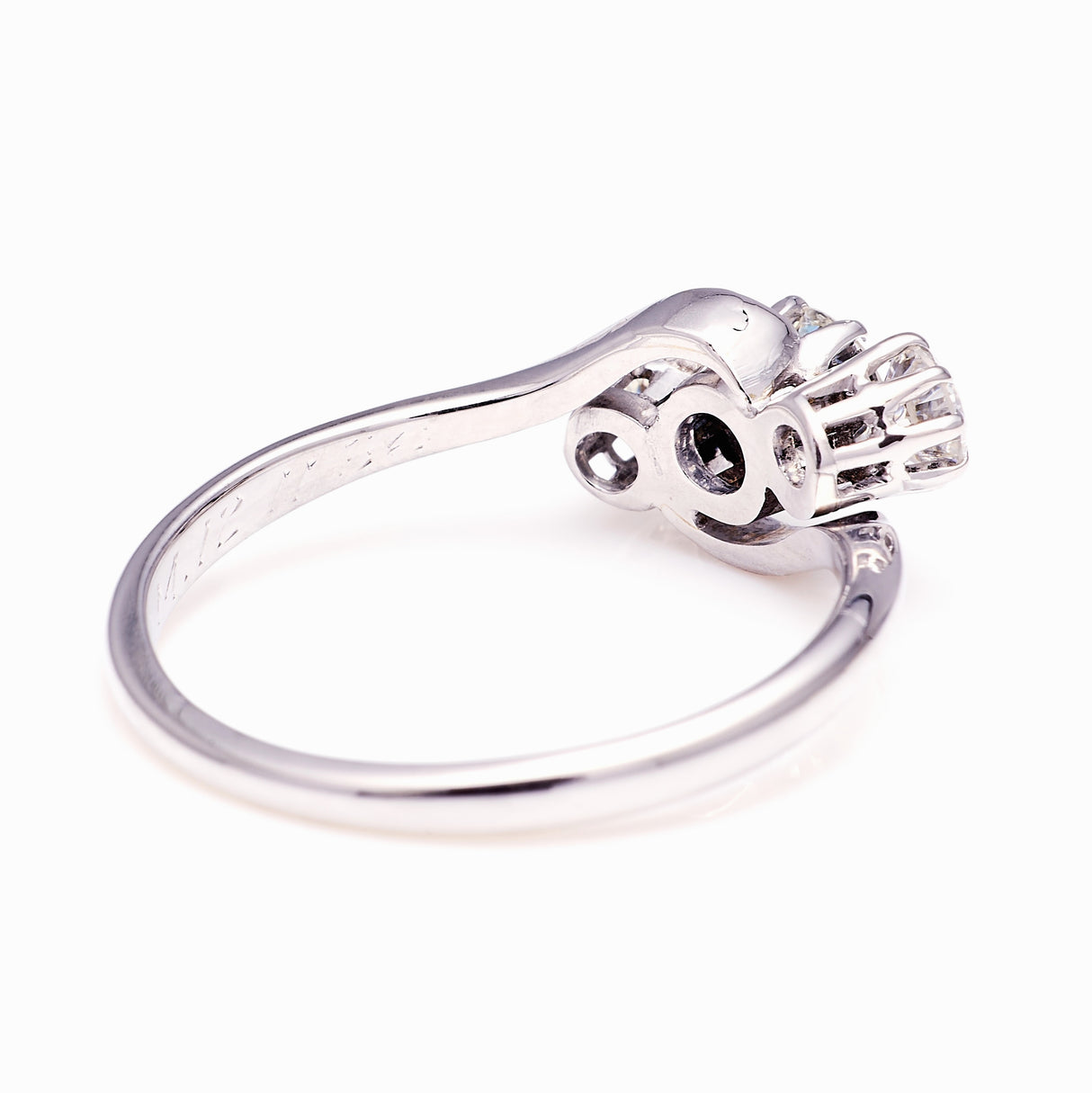 Vintage, Art Deco three-stone diamond twist ring