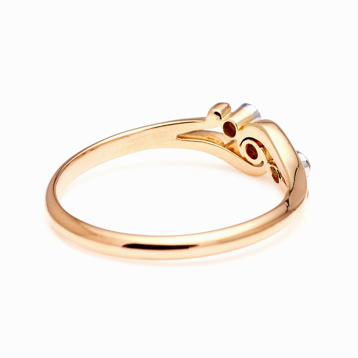 Vintage, 1940s three-stone diamond ring