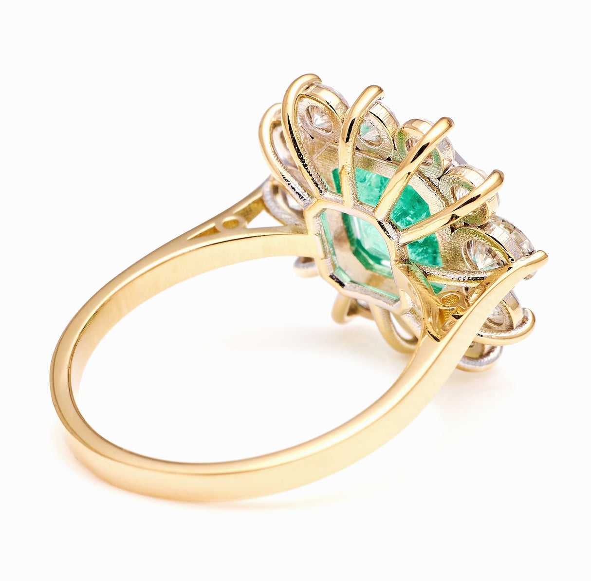 Vintage, 1970s emerald & diamond cluster ring