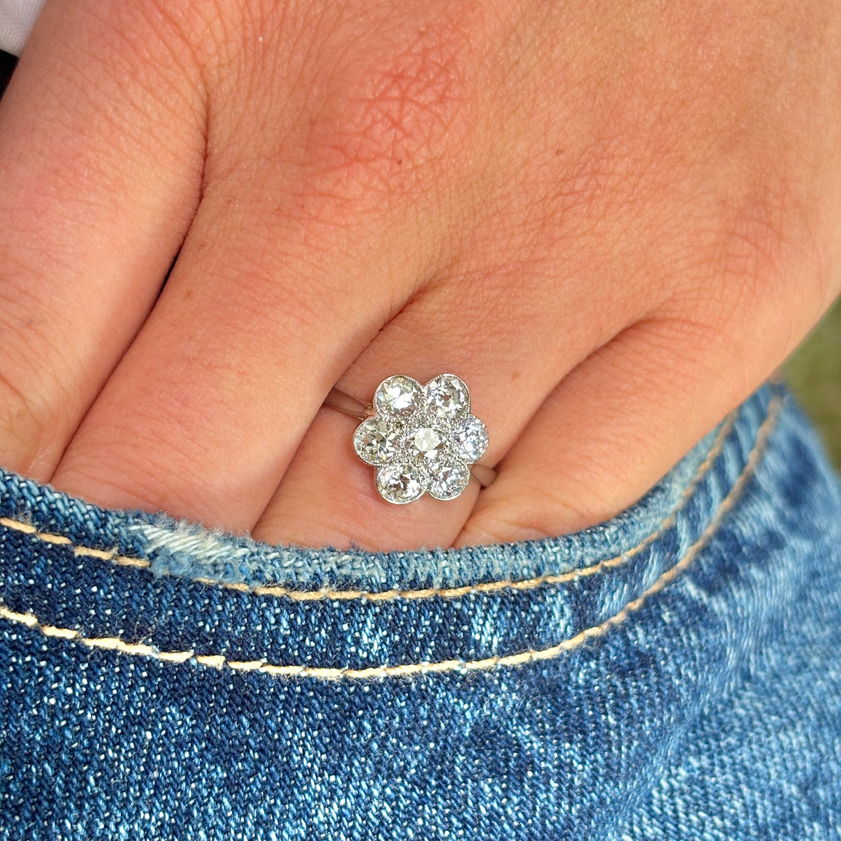Vintage, 1930s diamond daisy cluster ring