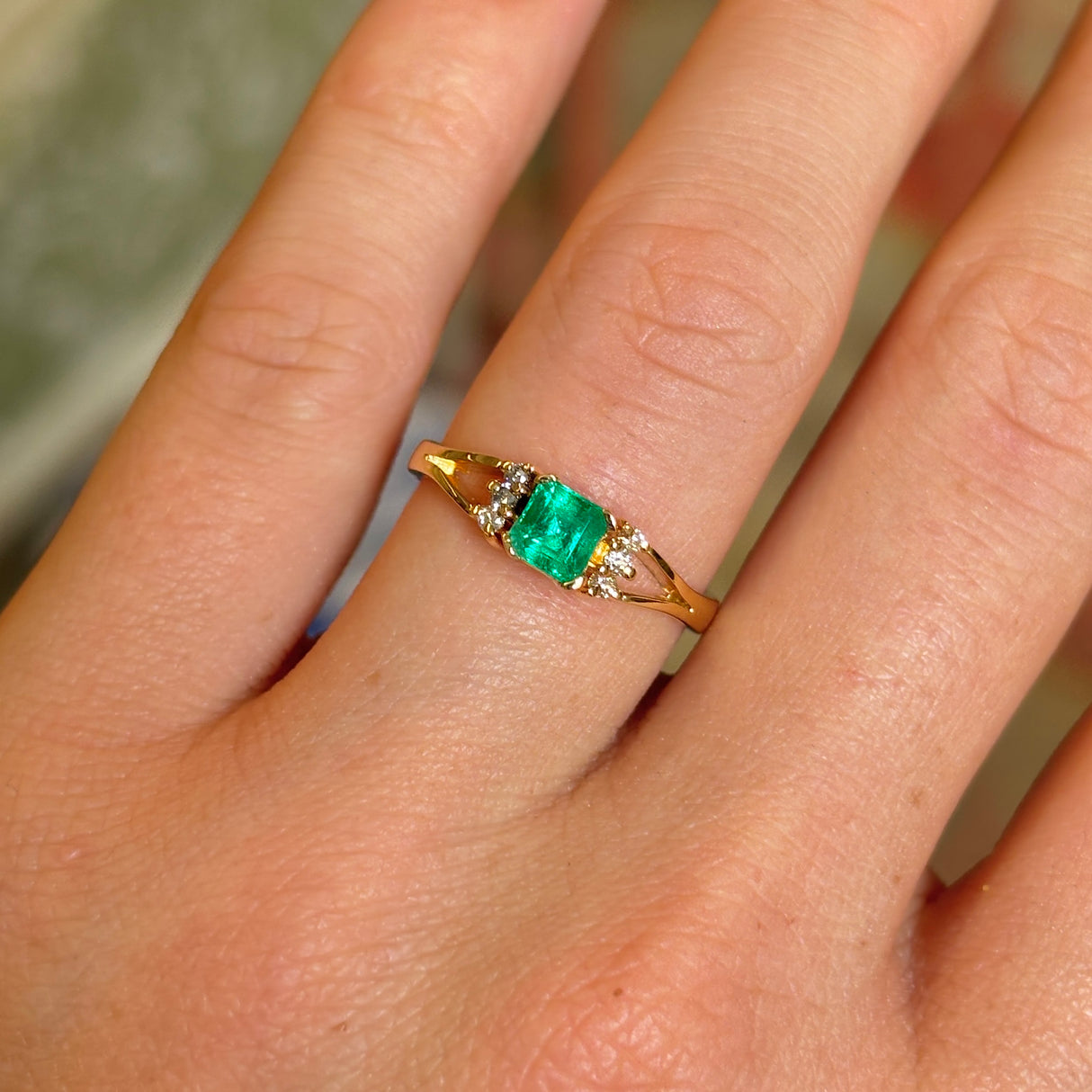 Vintage, 1960s emerald & diamond cluster ring