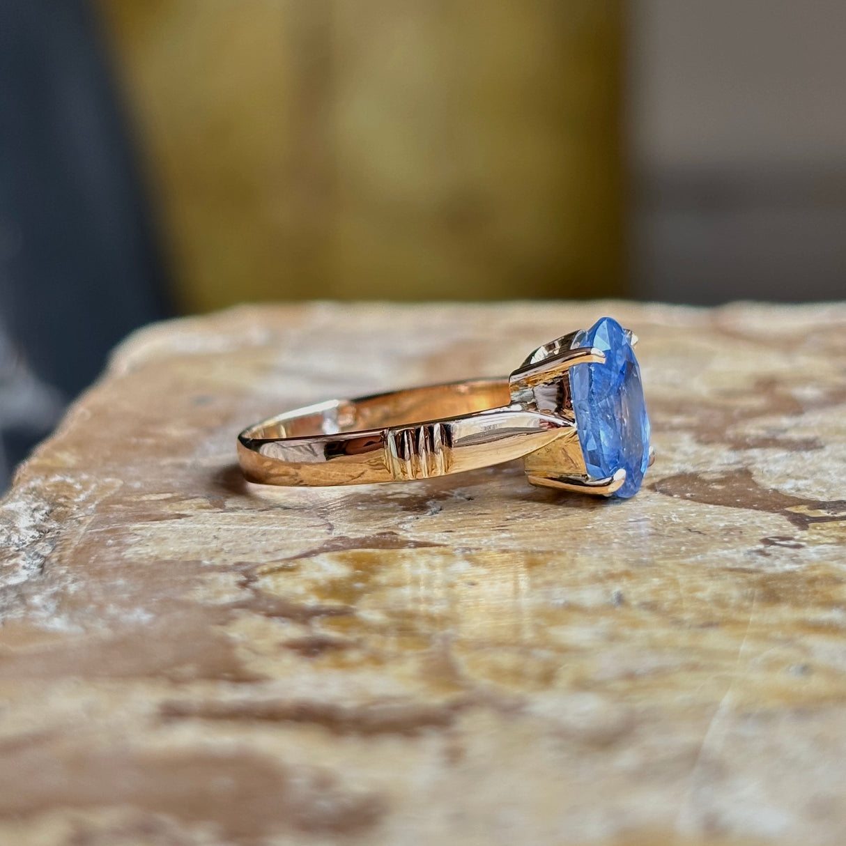Vintage, 1980s cornflower-blue sapphire ring