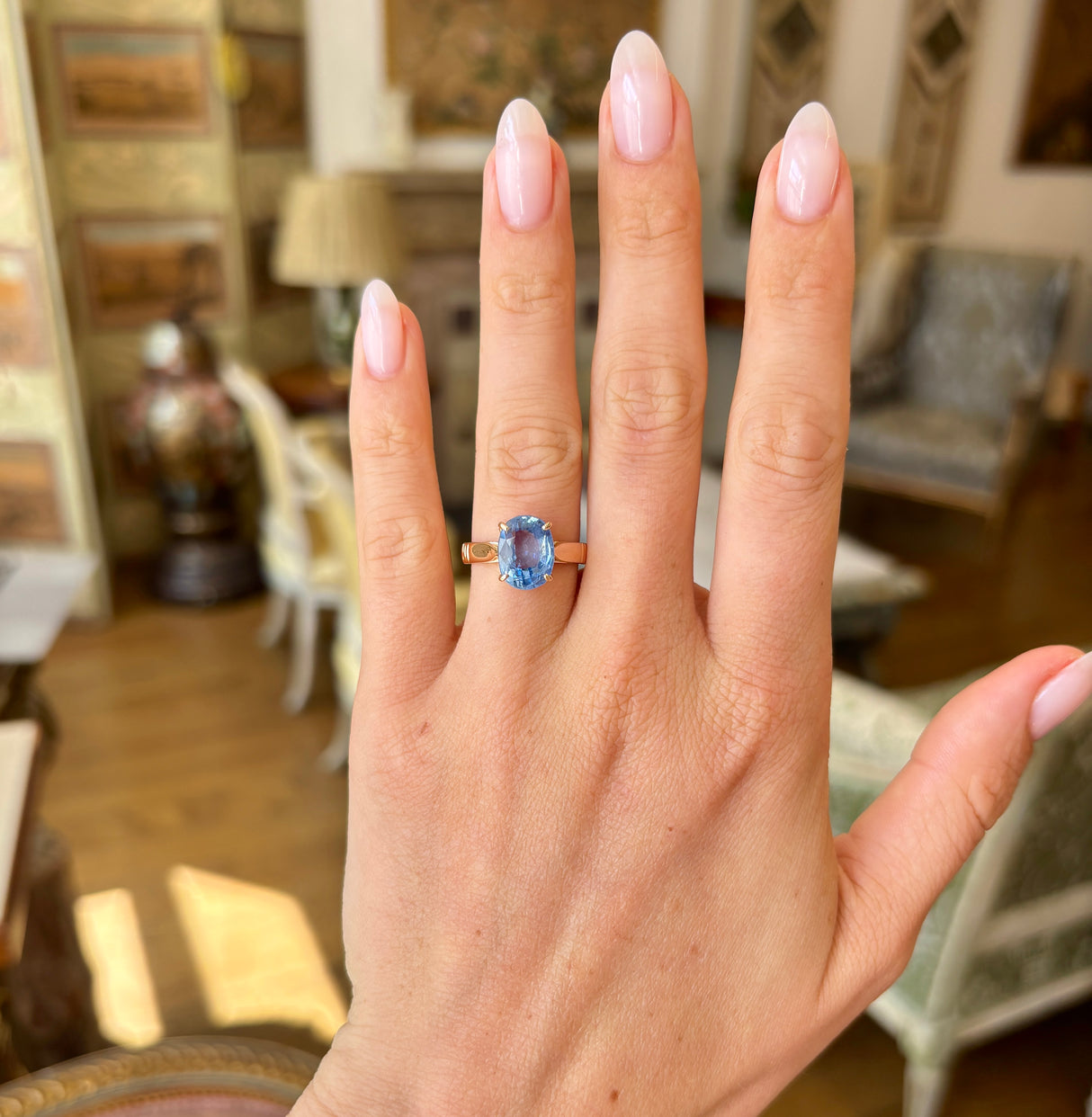 Vintage, 1980s cornflower-blue sapphire ring