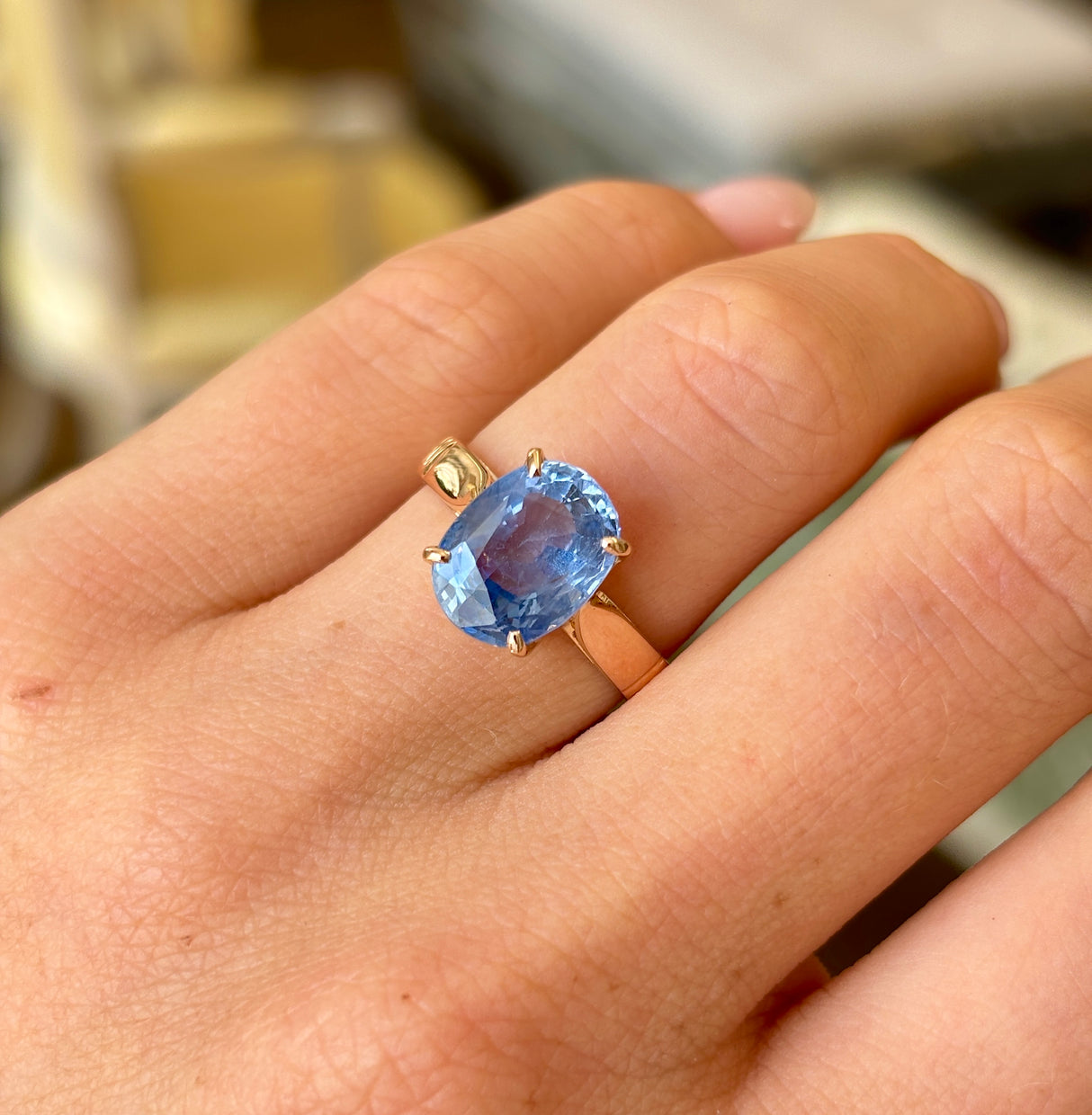 Vintage, 1980s cornflower-blue sapphire ring