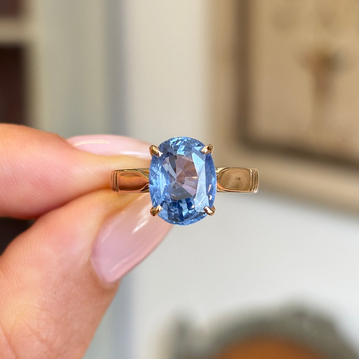 Vintage, 1980s cornflower-blue sapphire ring