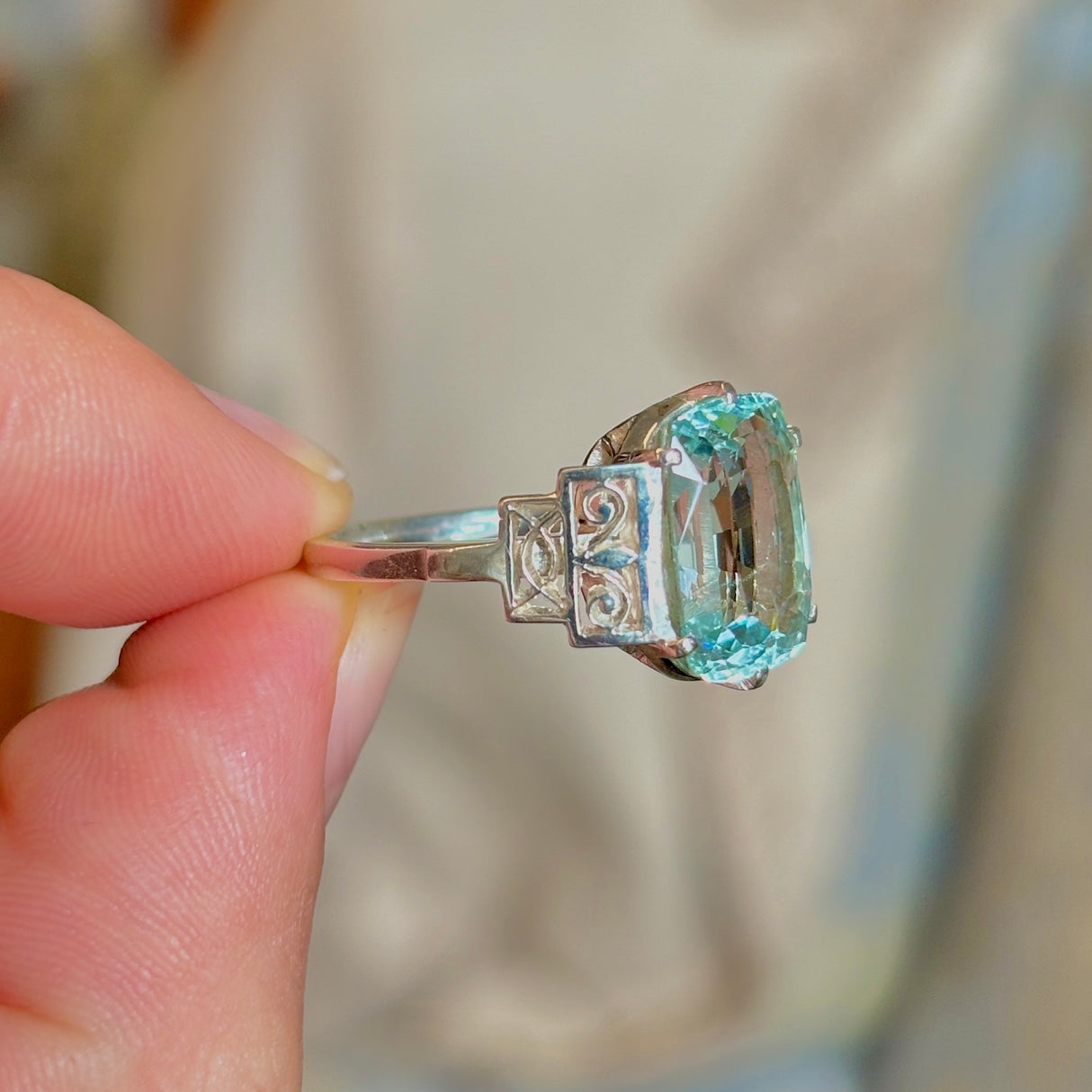 Vintage, 1920s sea green aquamarine cocktail ring