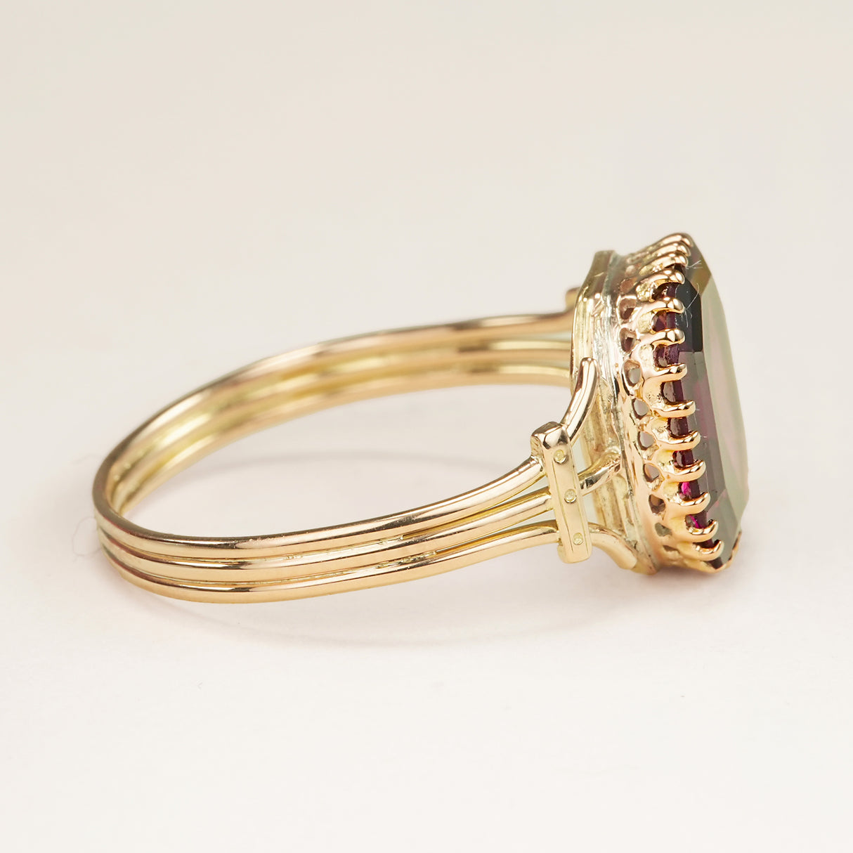 Antique, Victorian single stone garnet ring