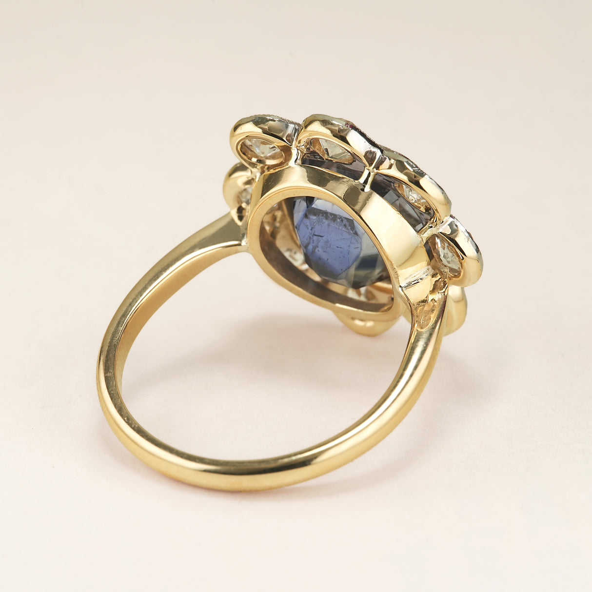 Antique, Edwardian 5ct cushion-cut sapphire & diamond daisy cluster ring