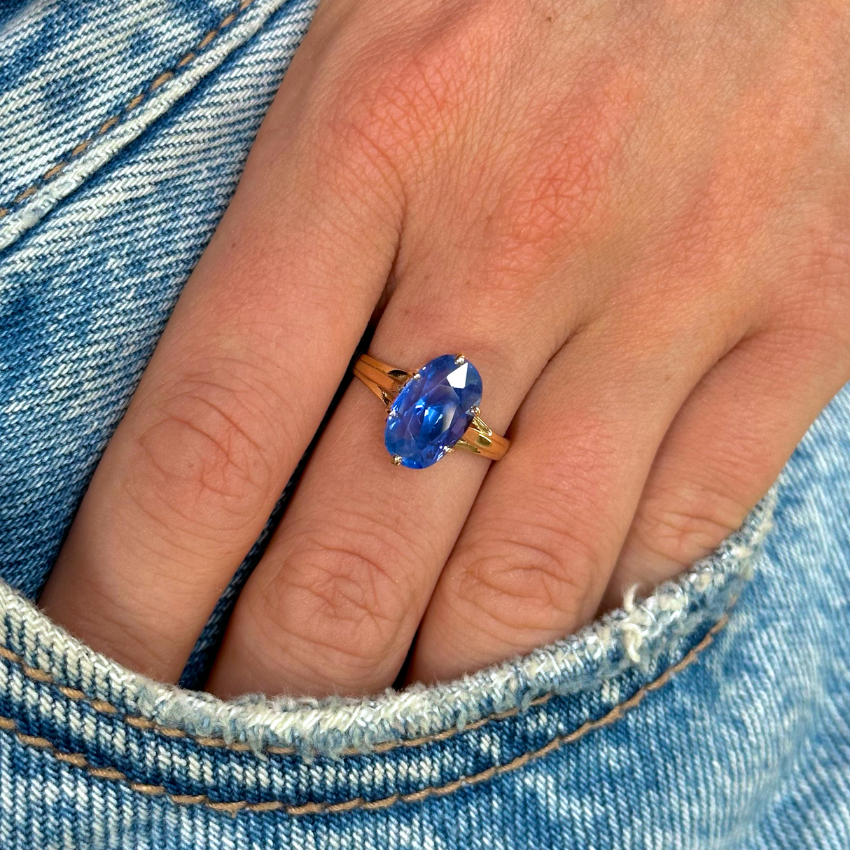 Antique, French, solitaire 6ct native-cut sri lankan sapphire, 18ct yellow gold