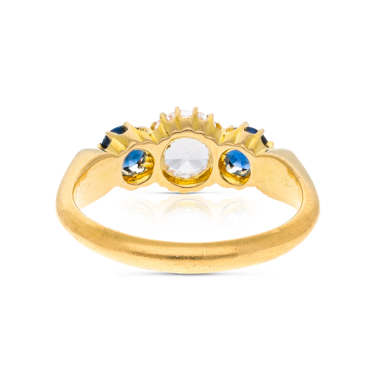 Antique, central white sapphire and blue sapphire three stone ring, 18ct yellow gold