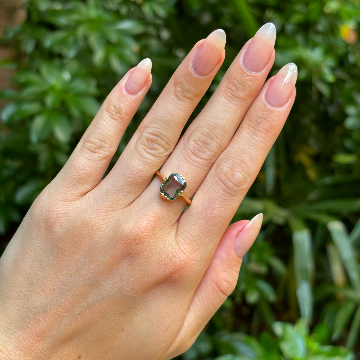 Antique, Edwardian single-stone teal sapphire ring, 18ct yellow gold