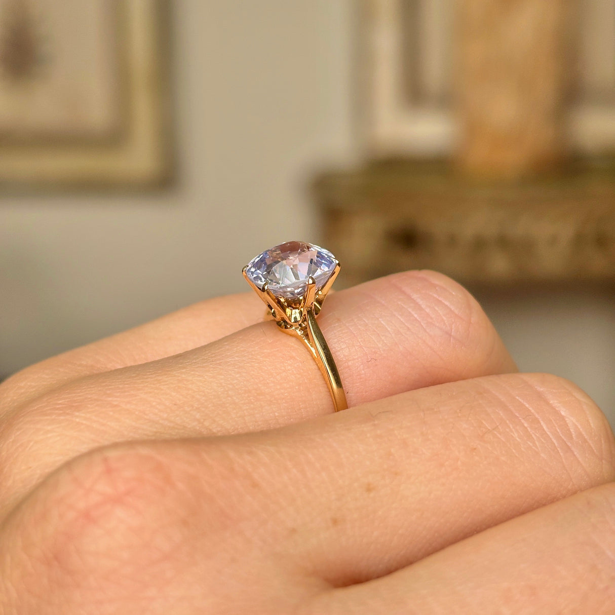 Antique, single-stone lilac sapphire ring 14ct yellow gold