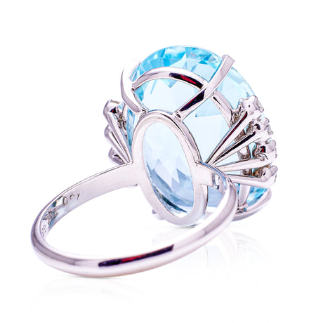 Vintage, 15ct aquamarine & diamond cocktail ring