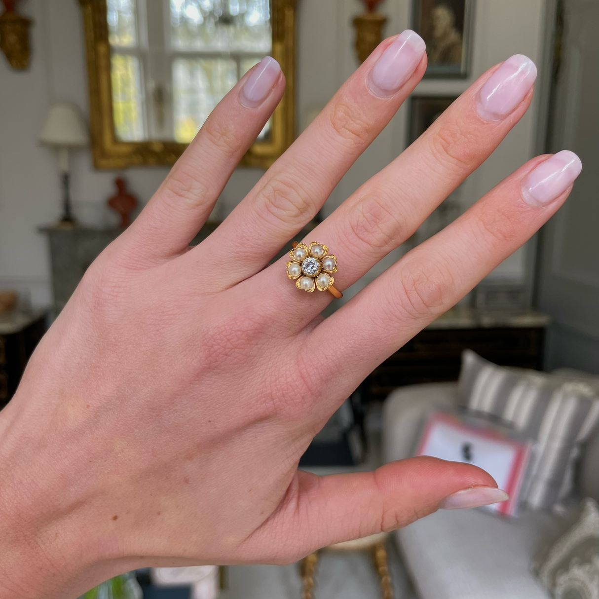 Antique old-cut diamond surrounded by pearls, 18ct yellow gold