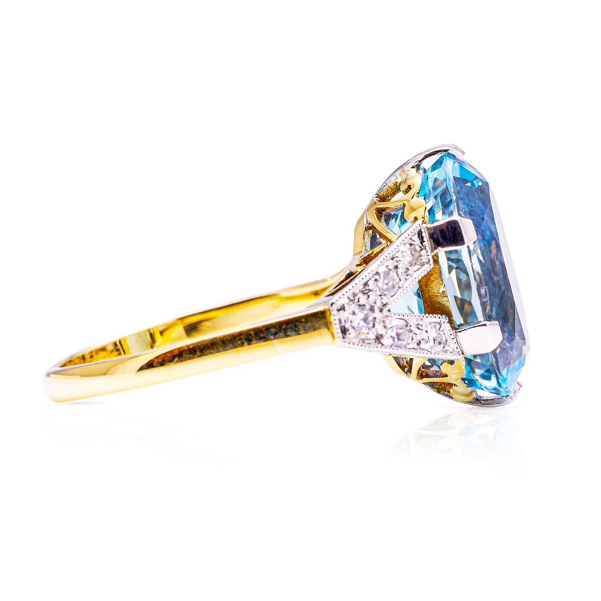 Edwardian, oval aquamarine & diamond ring