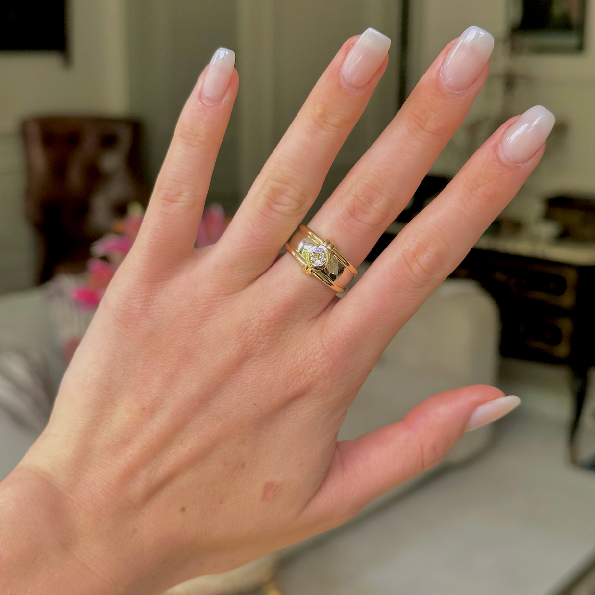 Ancient inspired diamond band, 18ct yellow gold, French. circa 1980