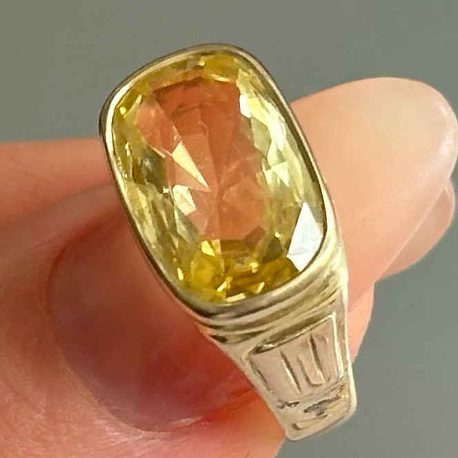 Vintage, 1940s yellow sapphire ring