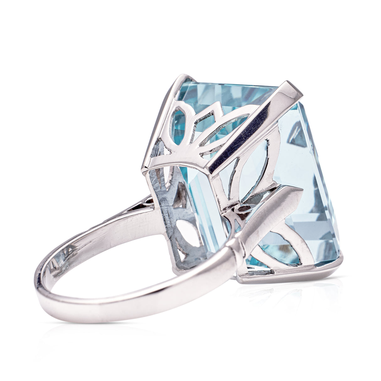 Vintage, 20ct aquamarine cocktail ring