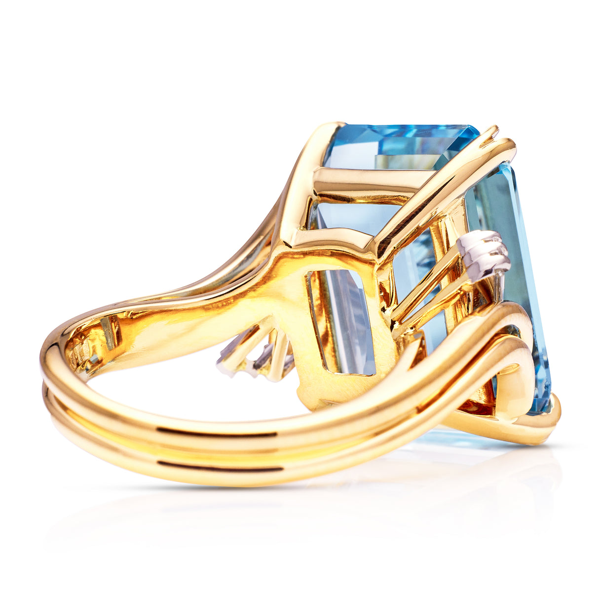 Vintage aquamarine ring, rear view.