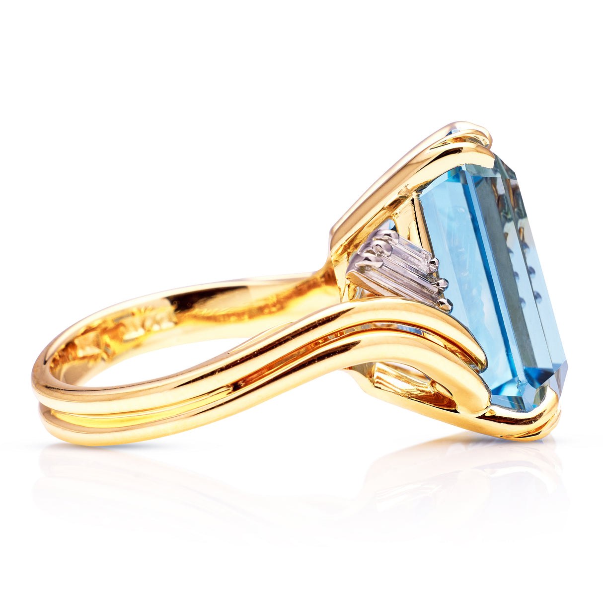 Vintage aquamarine ring, side view.