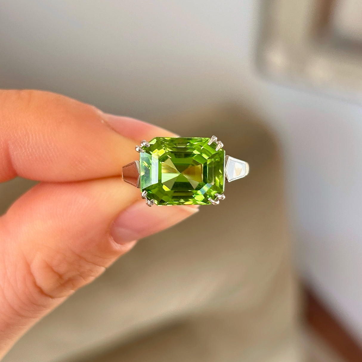 Vintage, Art Deco 7ct peridot ring